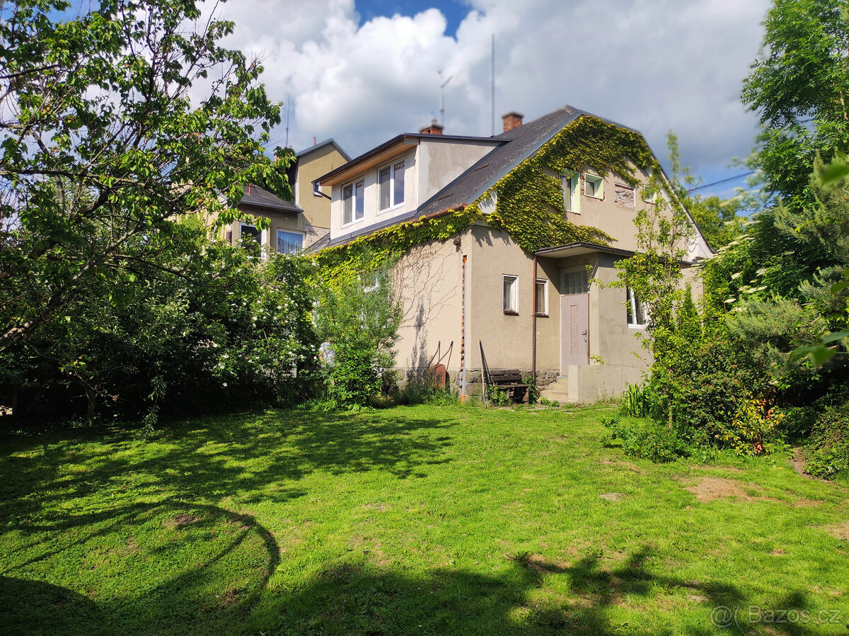 Prodej rodinného domu 4+1 se zahradou a garáží - Šternberk