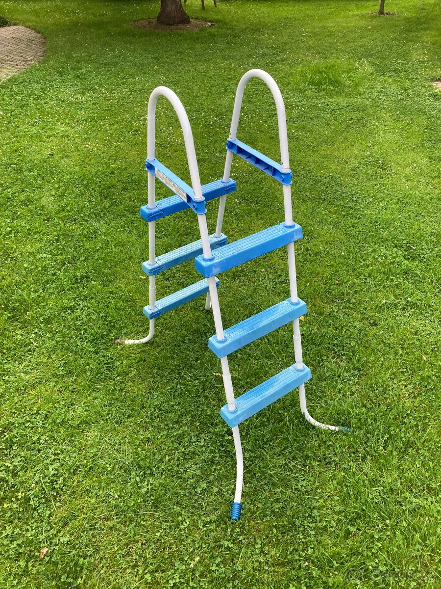 Schůdky k bazénu -  výška 140cm