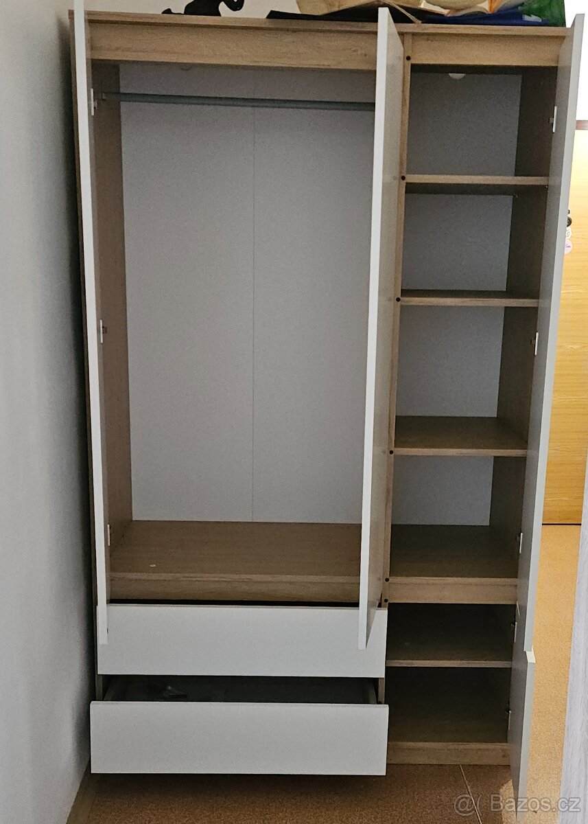 Šatní skříň