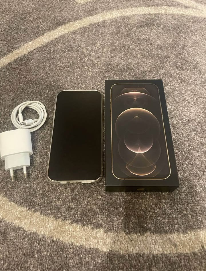 Iphone 12 pro zamluveno do 30.6