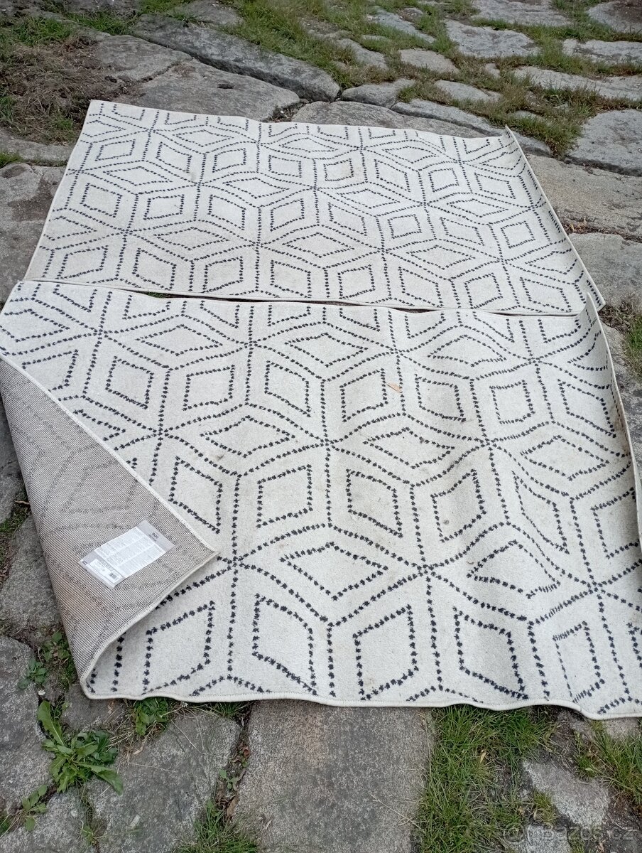 Koberec 133x195 cm PC 3.000 Kč kus
