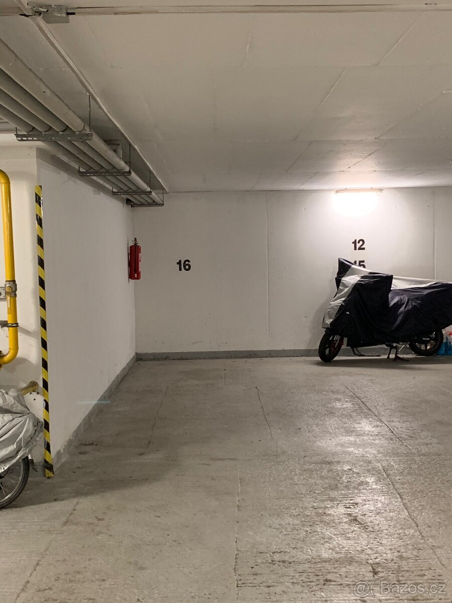 Pronájem garáže Praha 10 pro motorku