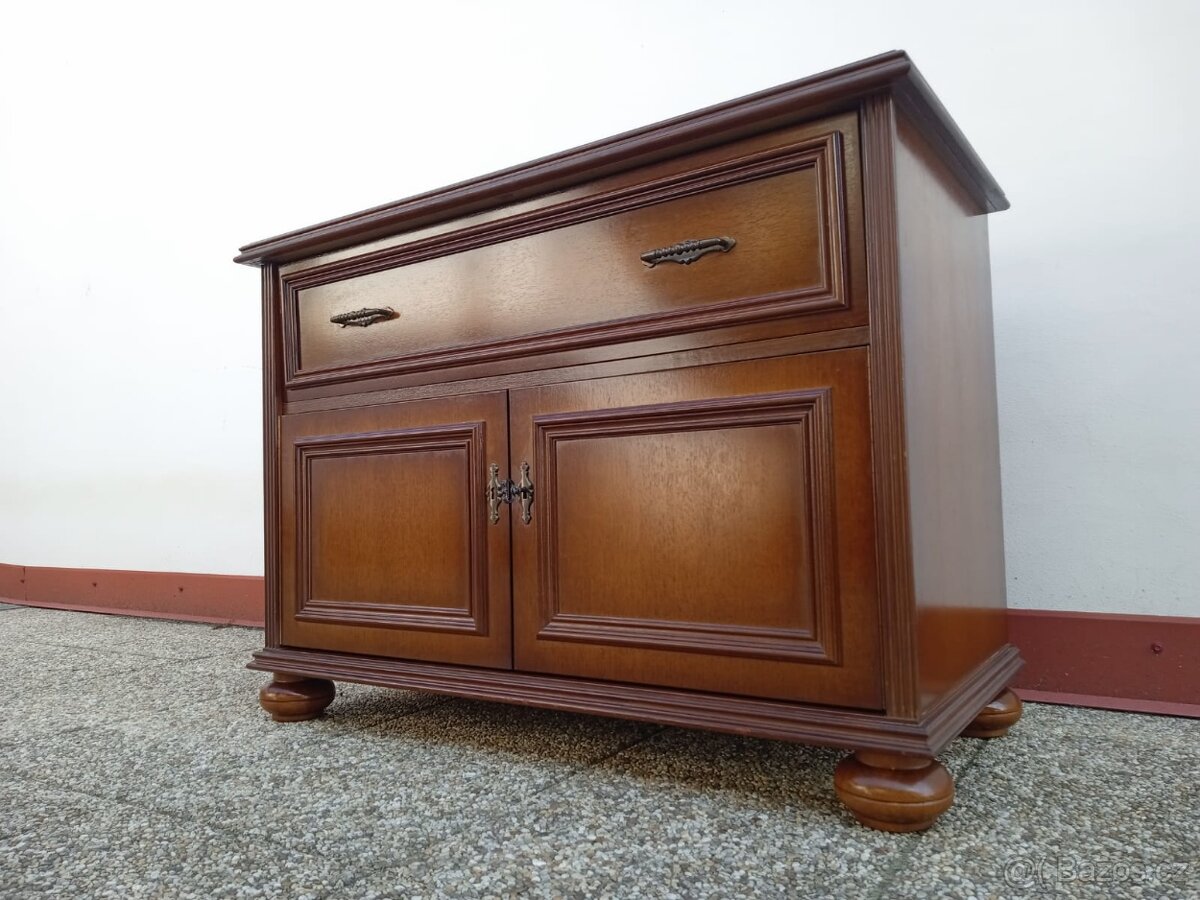 Rustikální komoda, nábytek