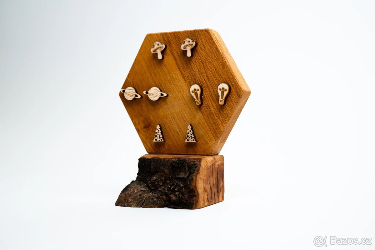 Stojan na náušnice Space root – Oliver