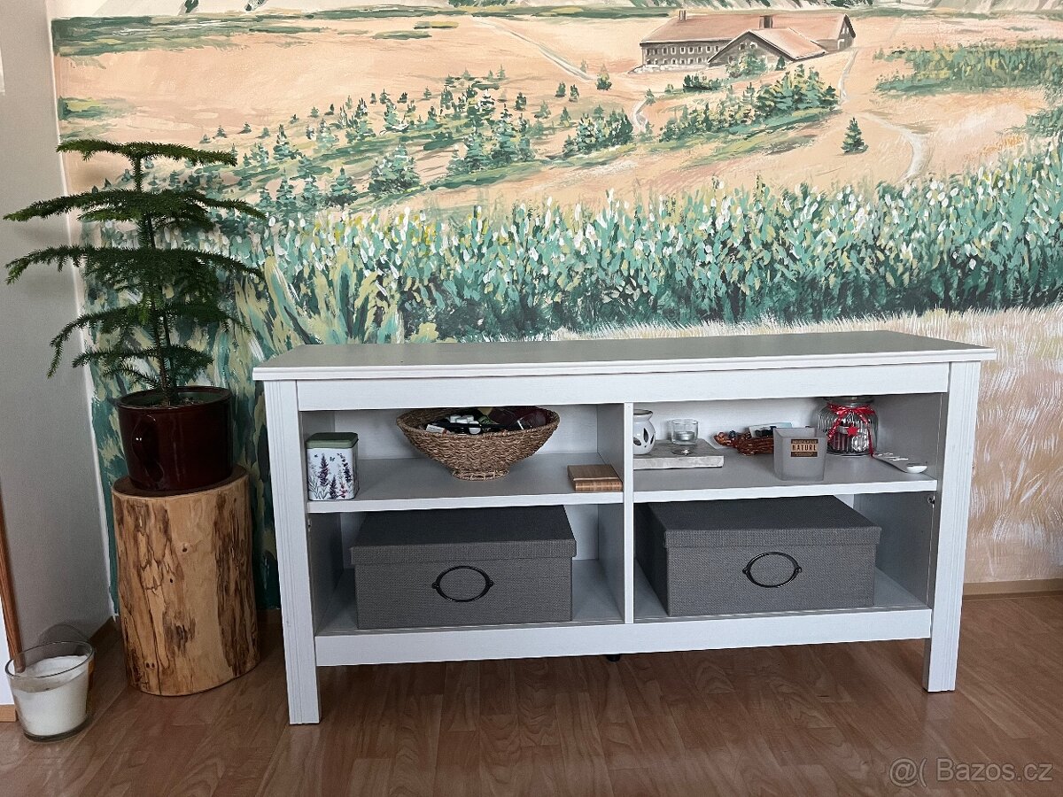 TV stolek Ikea Besta