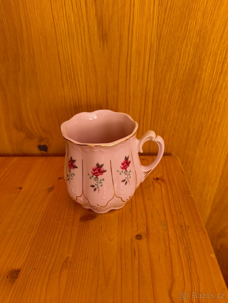 Růžový porcelán hrnek