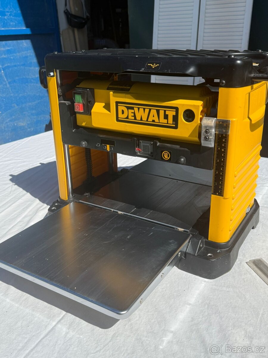 DeWALT DW733 Přenosná tloušťkovací frézka