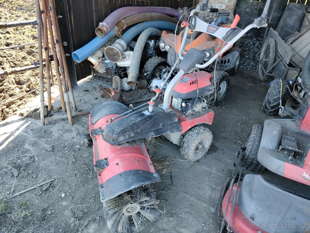 Motorový kartáč