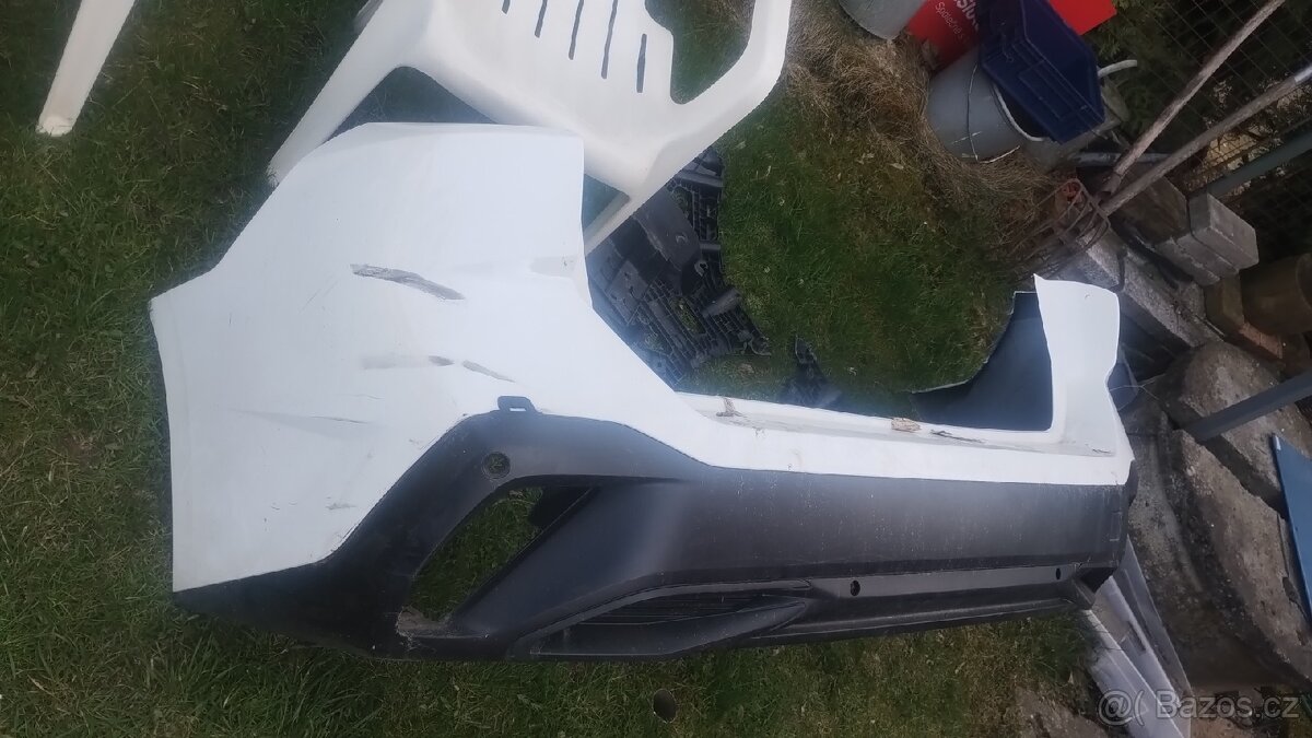 LEVNĚ Peugeot 308 P5 t10 3 lll nárazník držák