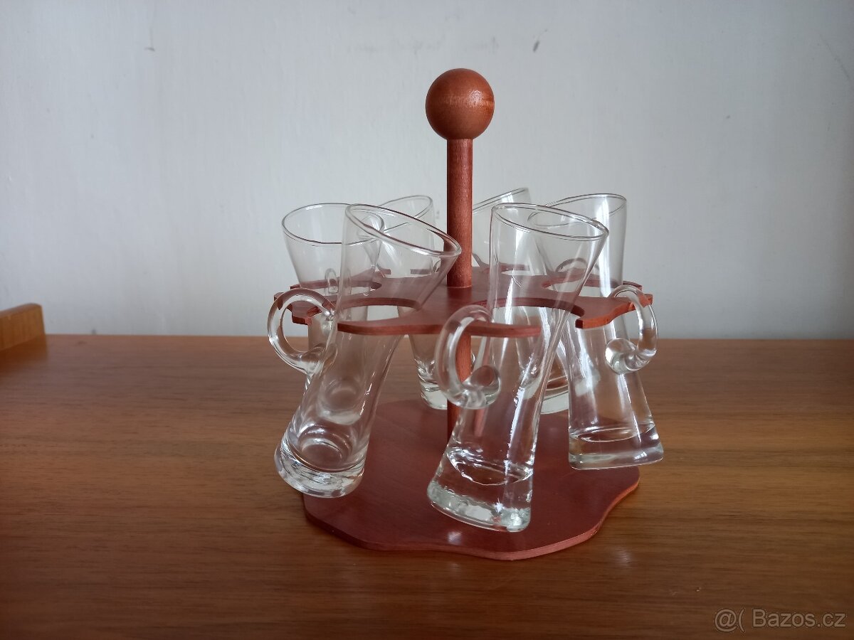 Sada panáků se stojánkem