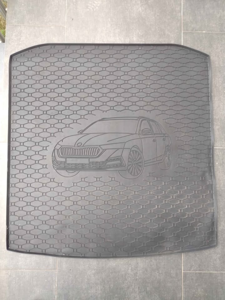 Gumová vana do kufru pro Octavia 4 Combi