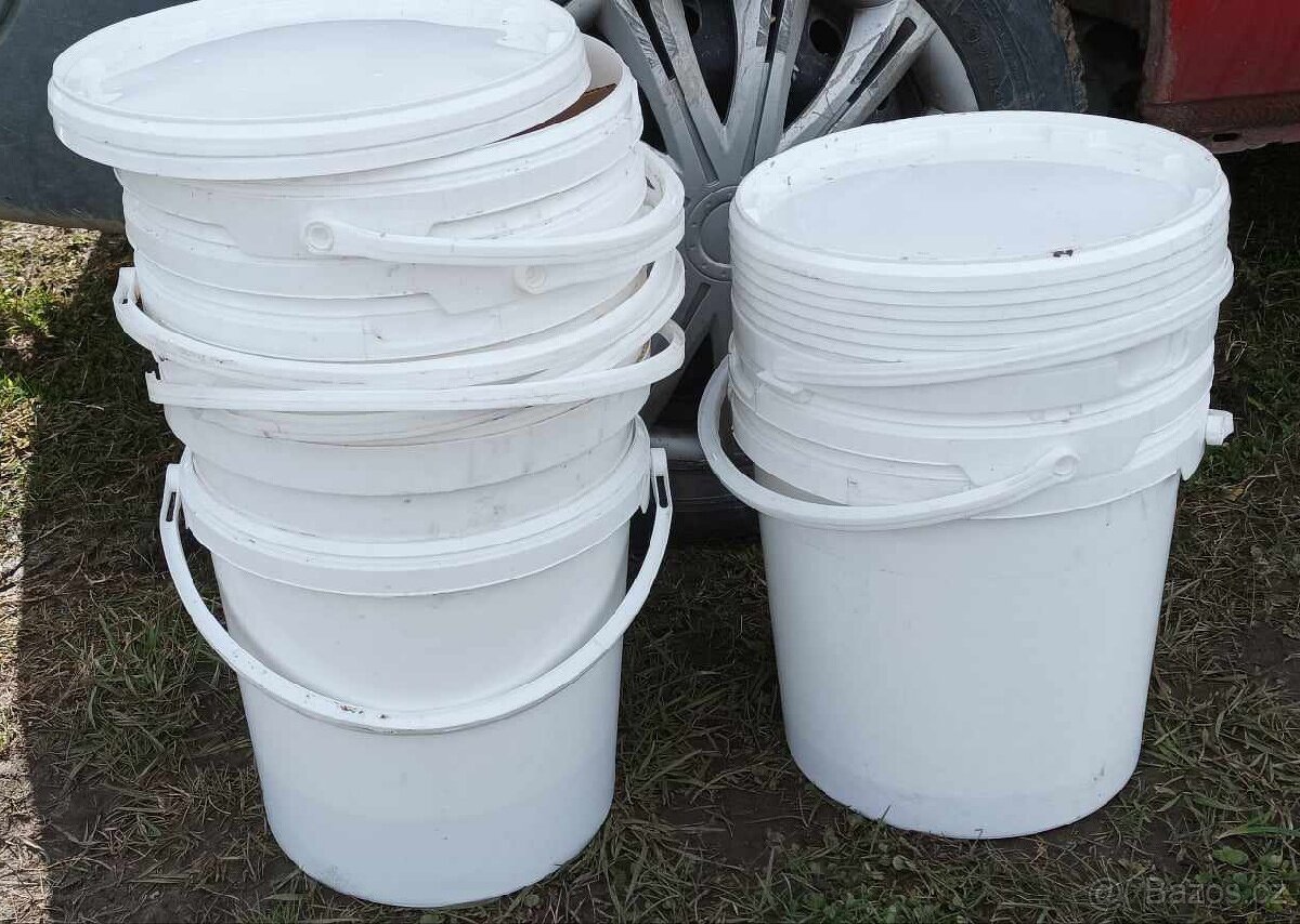 BÍLÝ KBELÍK 10 L. VÍCE KS