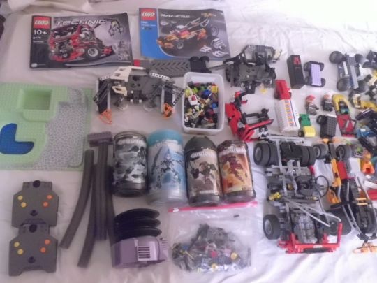 Velké množství Originální LEGO z různých Setů plus FIGURKY