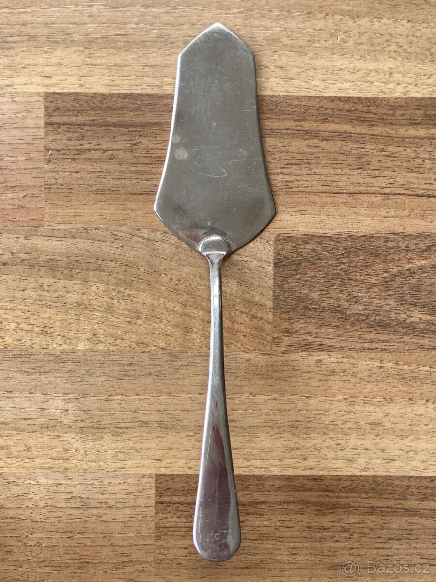 Starožitné příbory a kuchyňské pomůcky