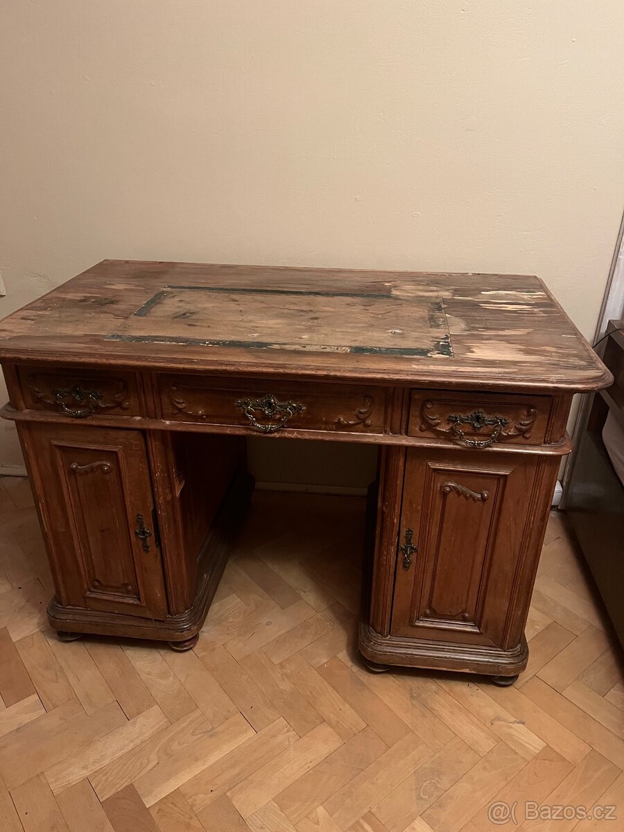 Prodám starý psaci stůl dřevěný