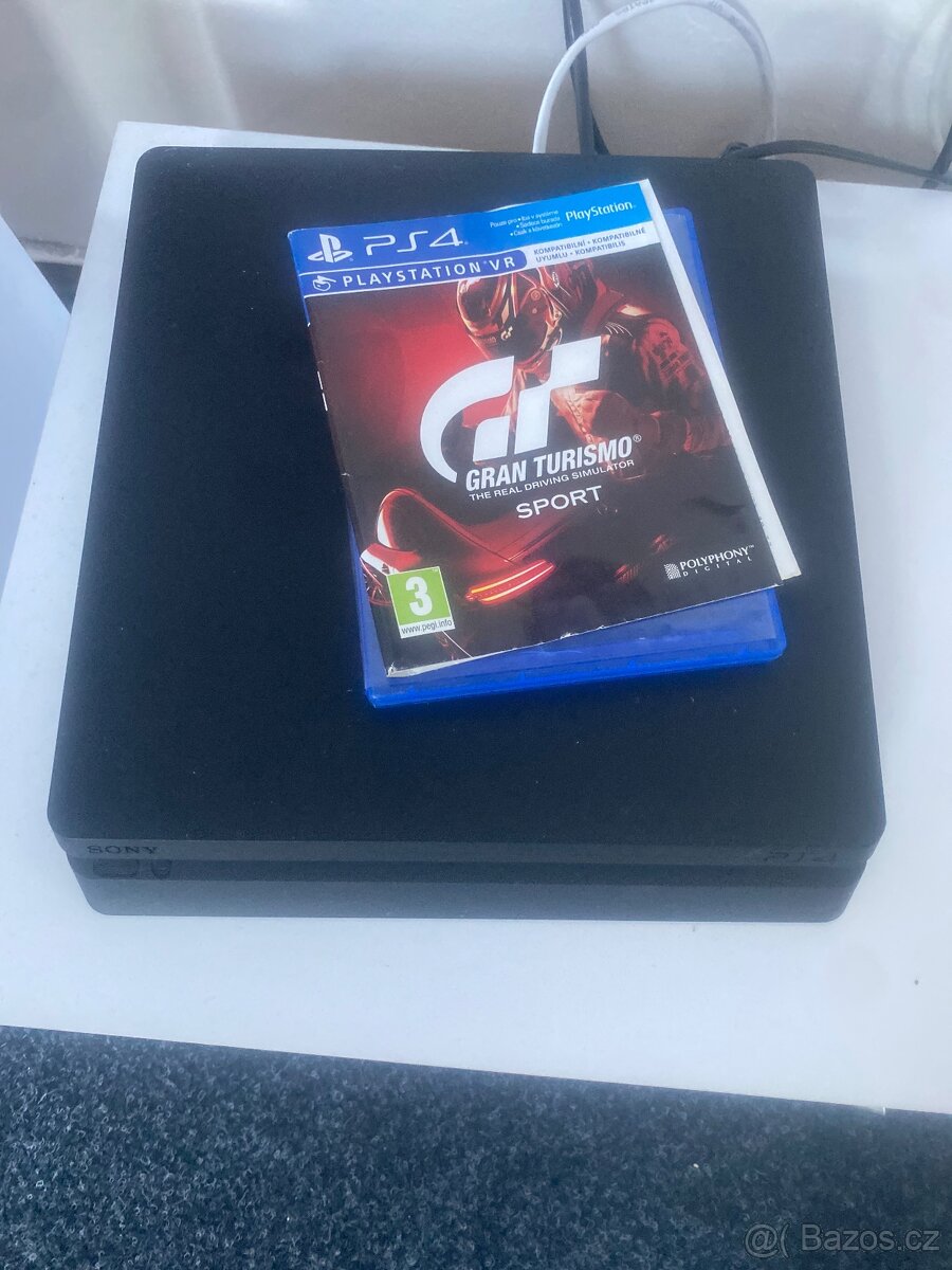 Ps4 + 1 hra a 1 ovladač