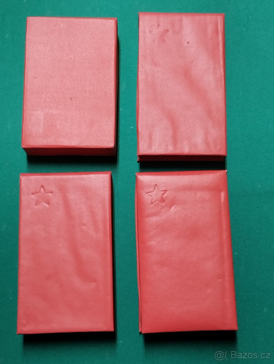 Prodám 4 krabičky na vyznamenání či medaile