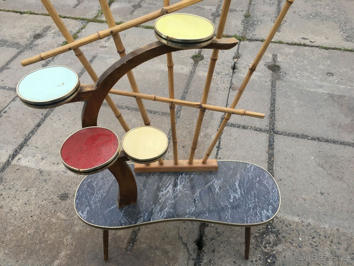 Stojan na kvetiny.Brusel