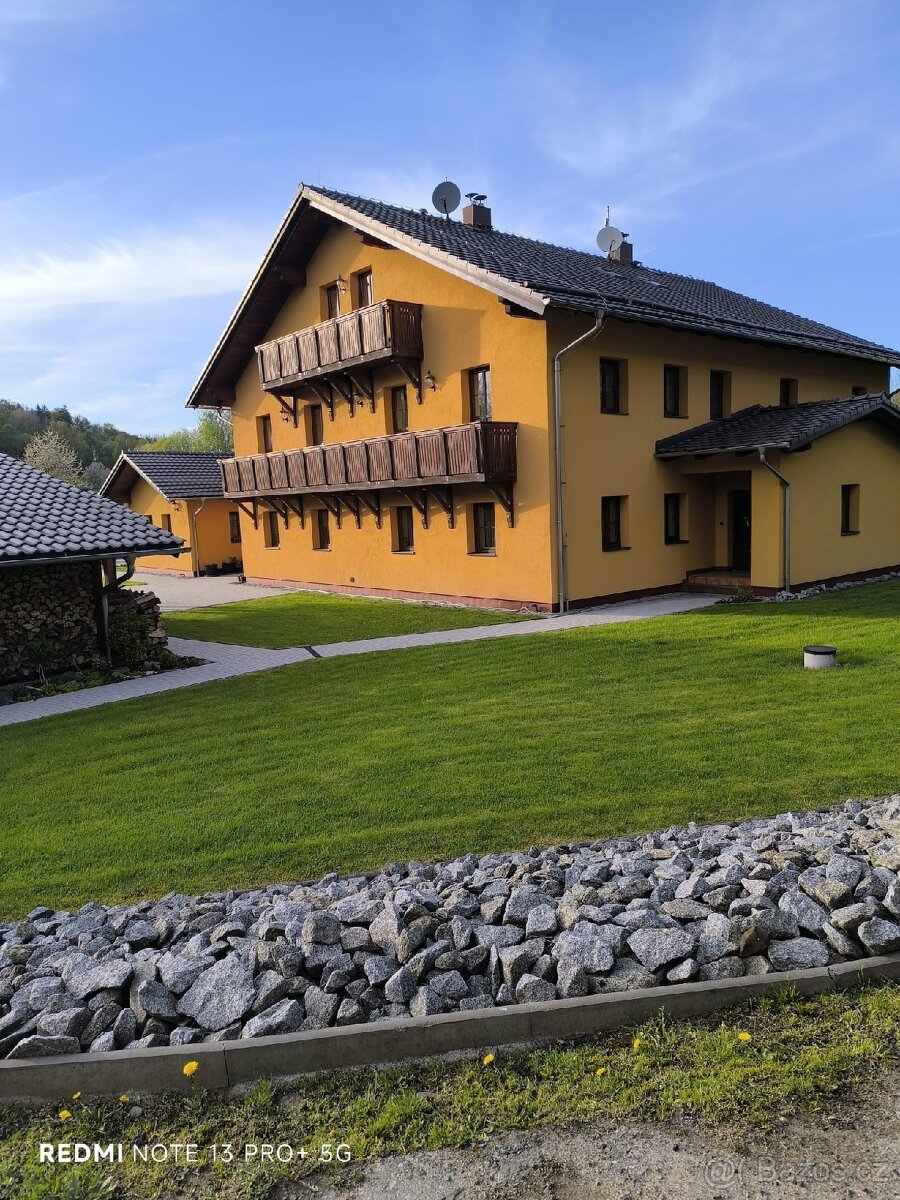 Prodej rozsáhlého rodinneho domu s pozemky