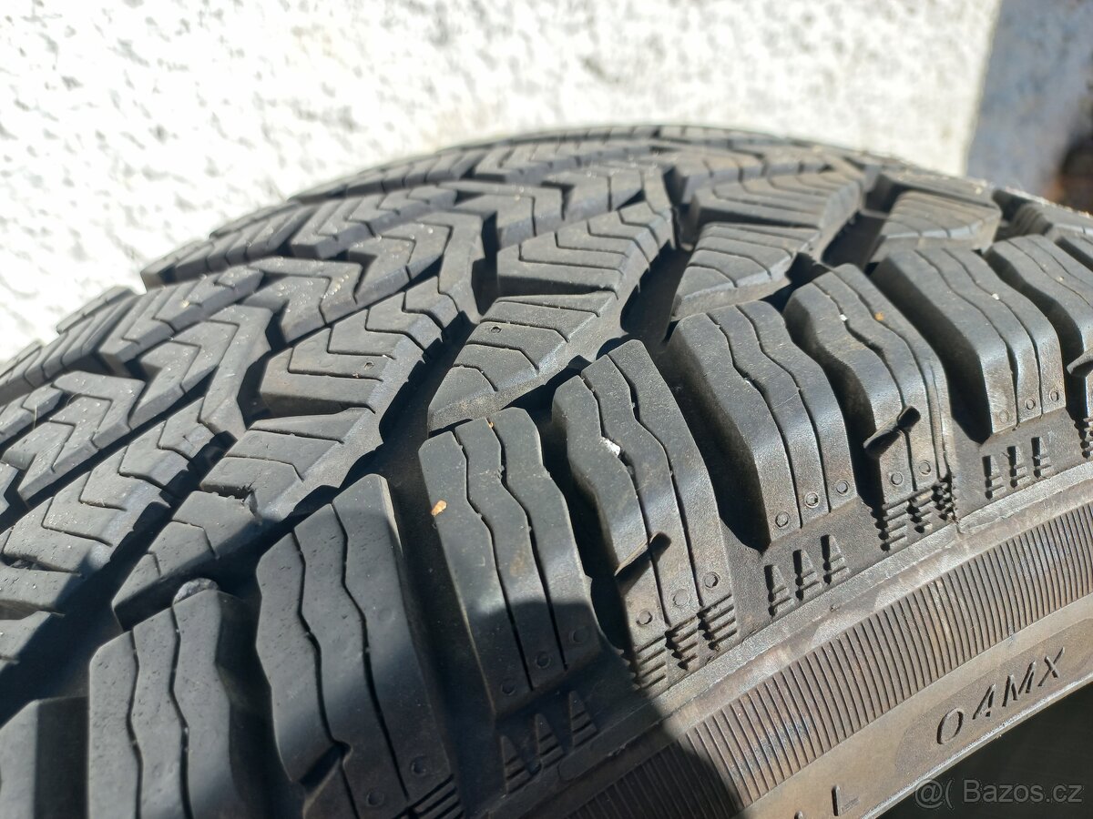 KORMORAN SNOW 205/45 R17 88 V