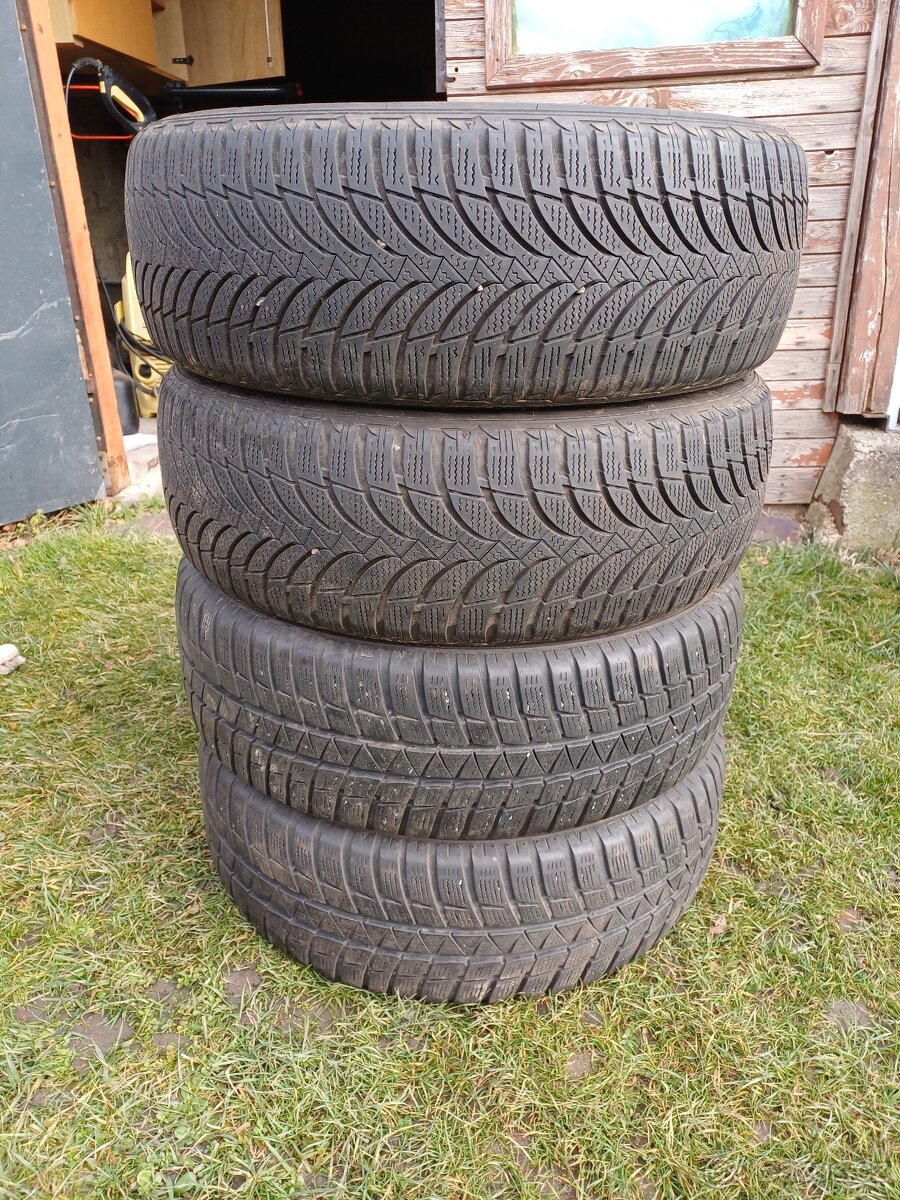 Prodám sadu zimních pneu 215/60R16
