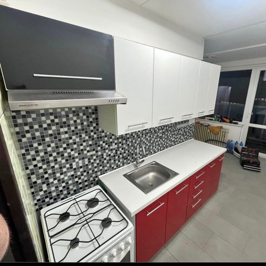 Kuchyňská linka vysoký lesk