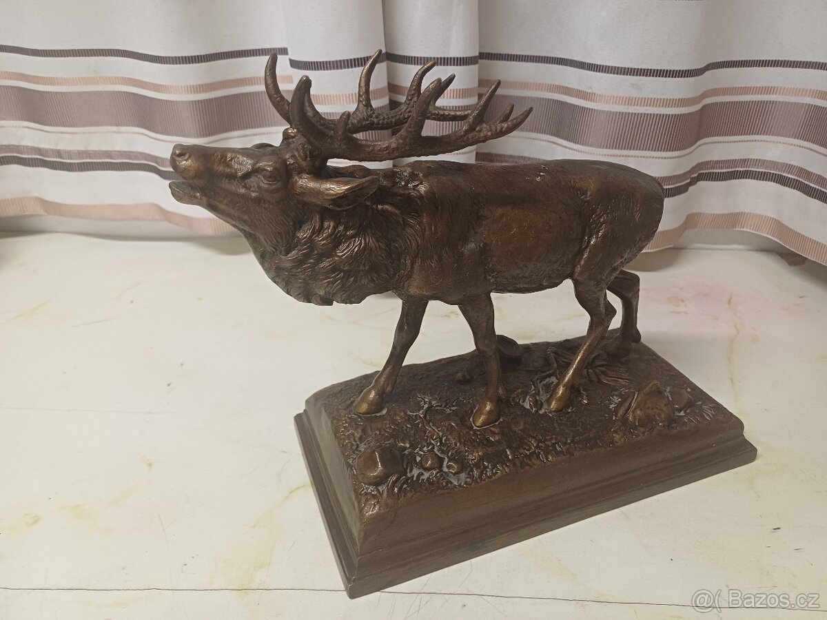 Socha jelena bronz