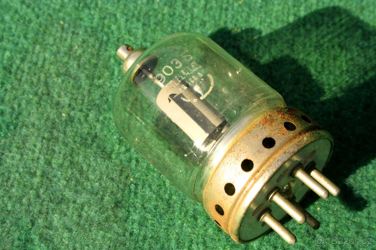 Elekronka lampa pro sběratele Tesla 9038