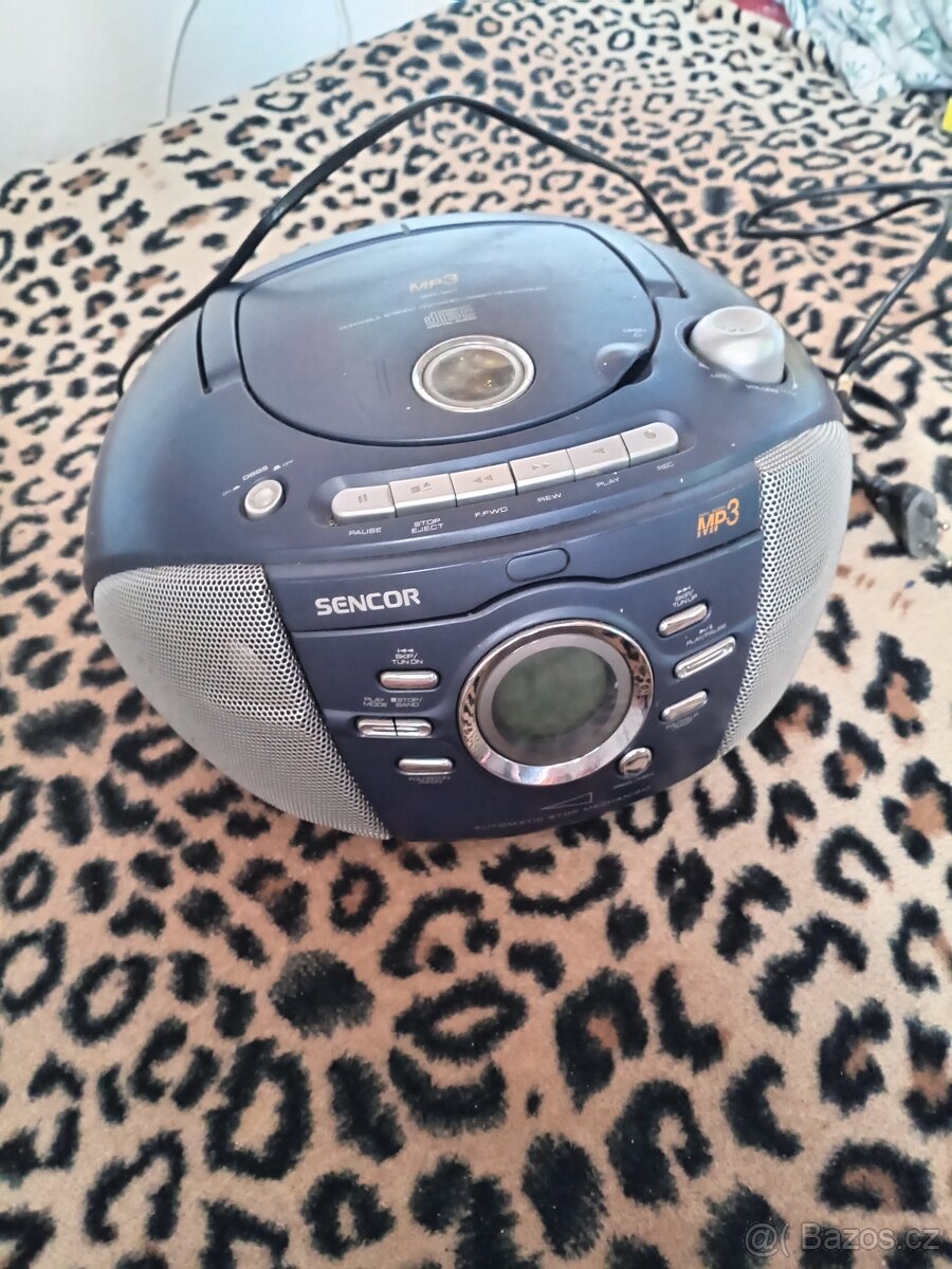 Prodáme rádio plus na kazety a CD plně funkční