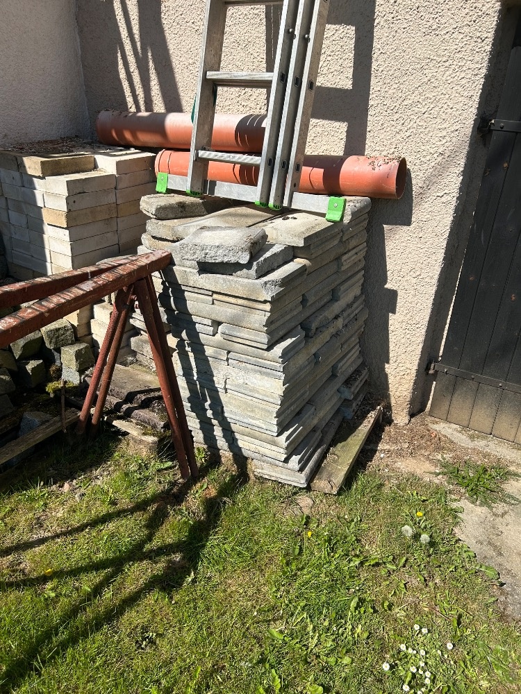Obrubníky, žulové kostky, betonové desky