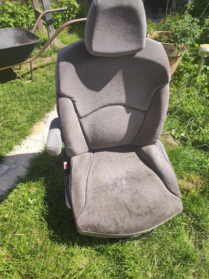 otočná sedačka,super stav, šedý samet,loketní opěrka
