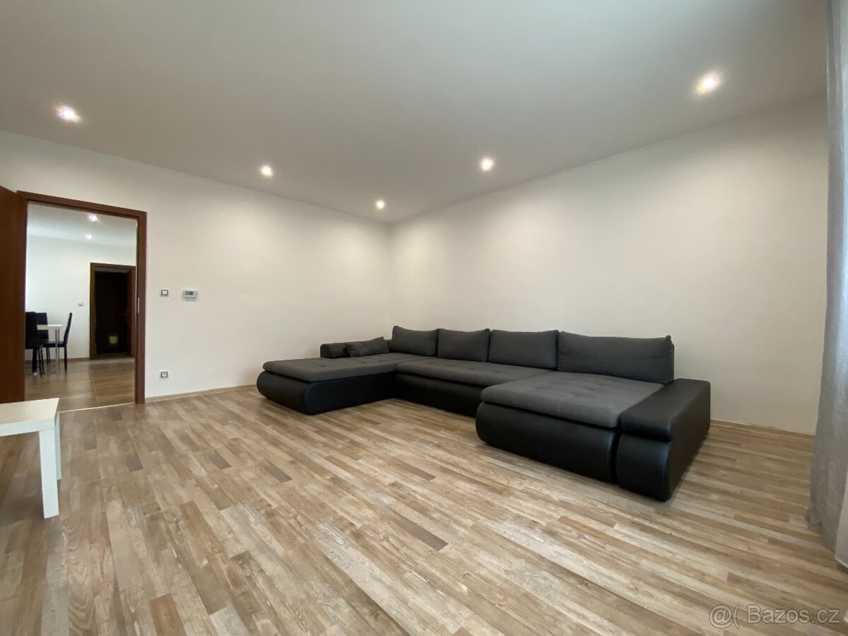 Pronájem domu se zahradou a bazénem, 3+1, 110 m2, Žhery,
