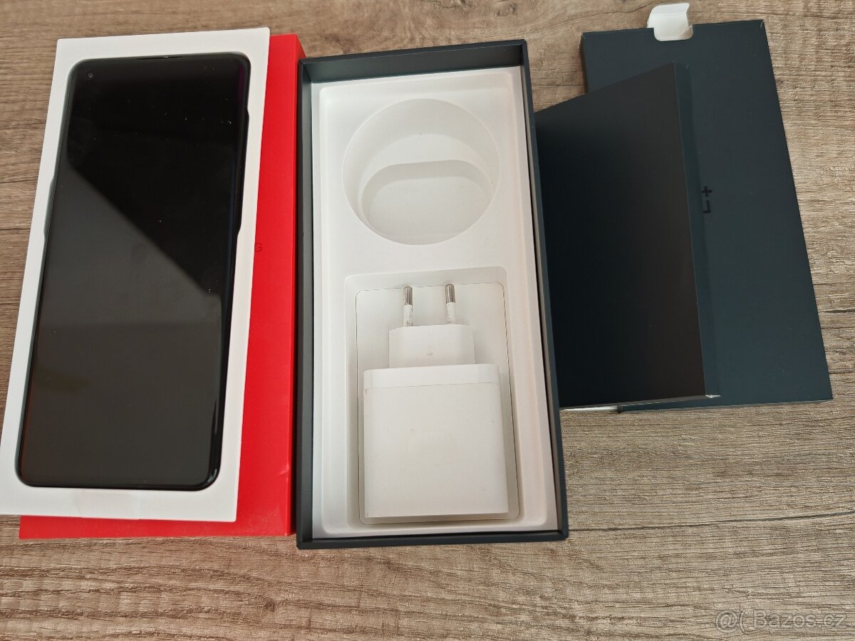 Mobilní telefon OnePlus 10 Pro 5G 12GB/256GB Volcanic Black