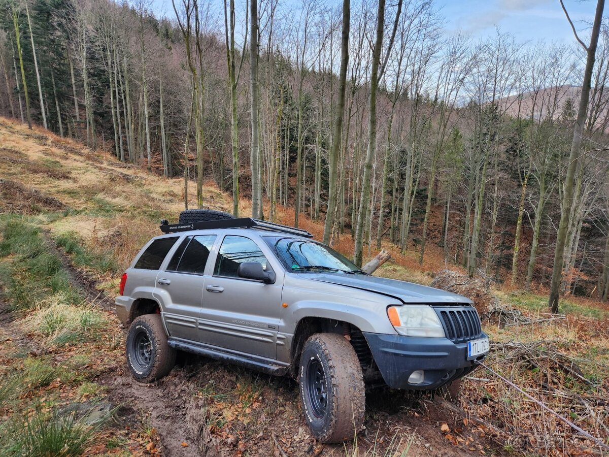 Jeep grant Cherokee 4,7 V8 r.v. 2002