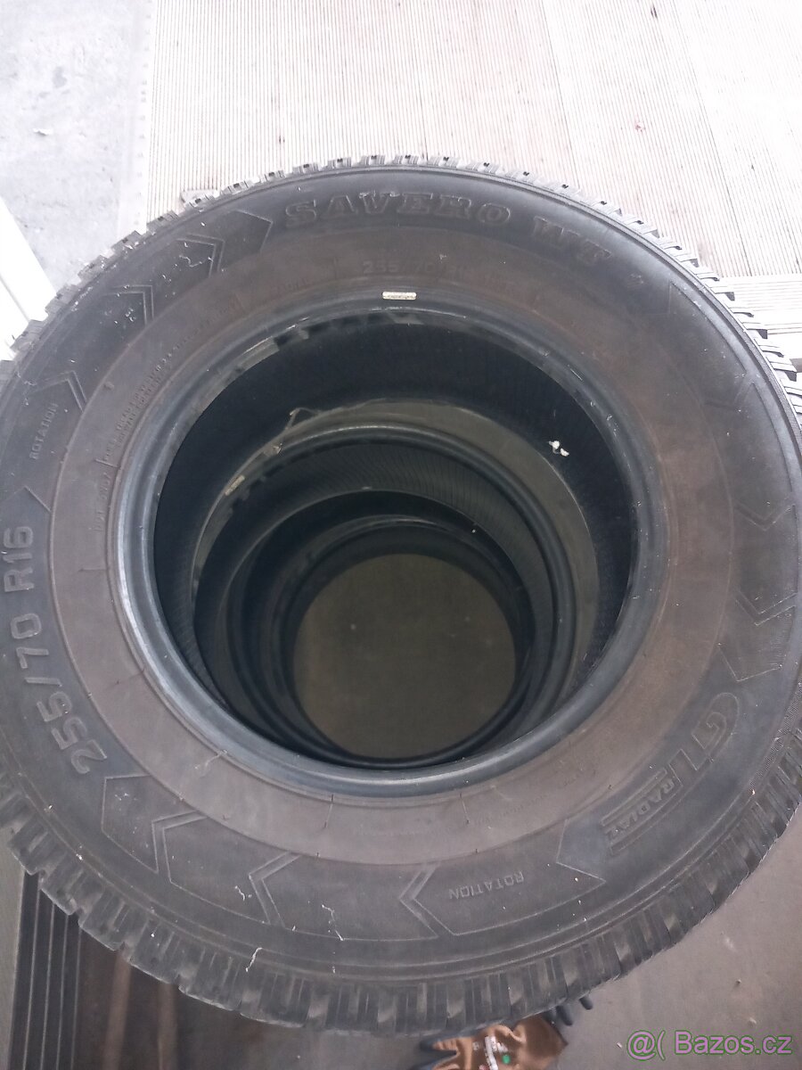 Zimní pneu na dodávku 255/70R16