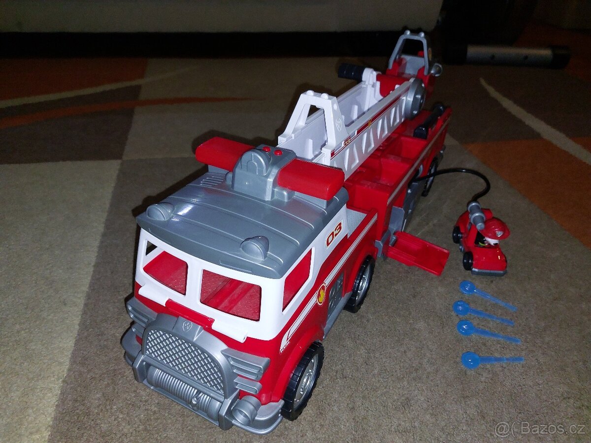 Spin Master PAW PATROL VELKÝ HASIČSKÝ VŮZ S EFEKTY
