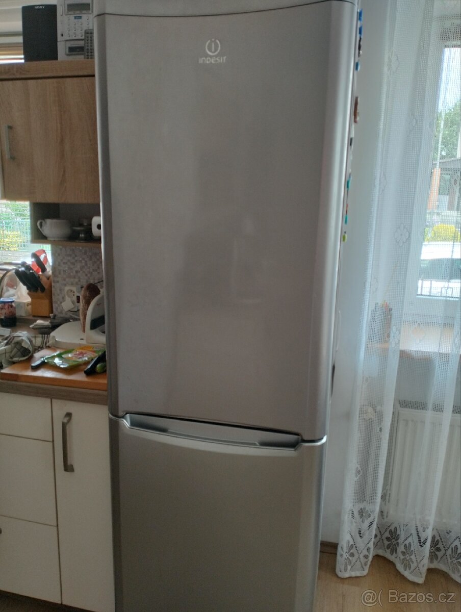 Náhradní sklo do lednice Indesit
