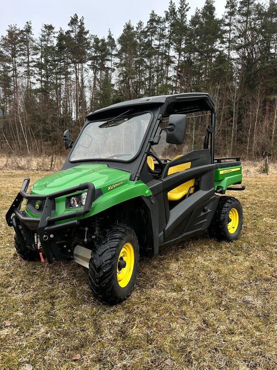 Užitkové vozidlo JOHN DEERE GATOR XUV 590M