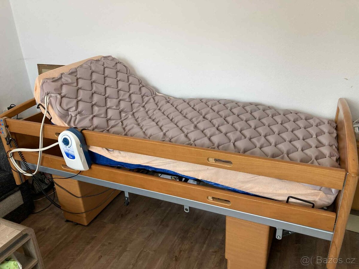 Elektrická zdravotní polohovací postel s příslušenstvím