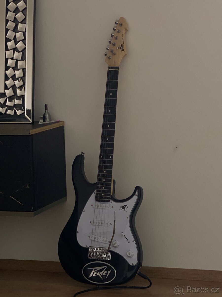 Prodám elektrickou kytaru Peavey + kombo zesilovač