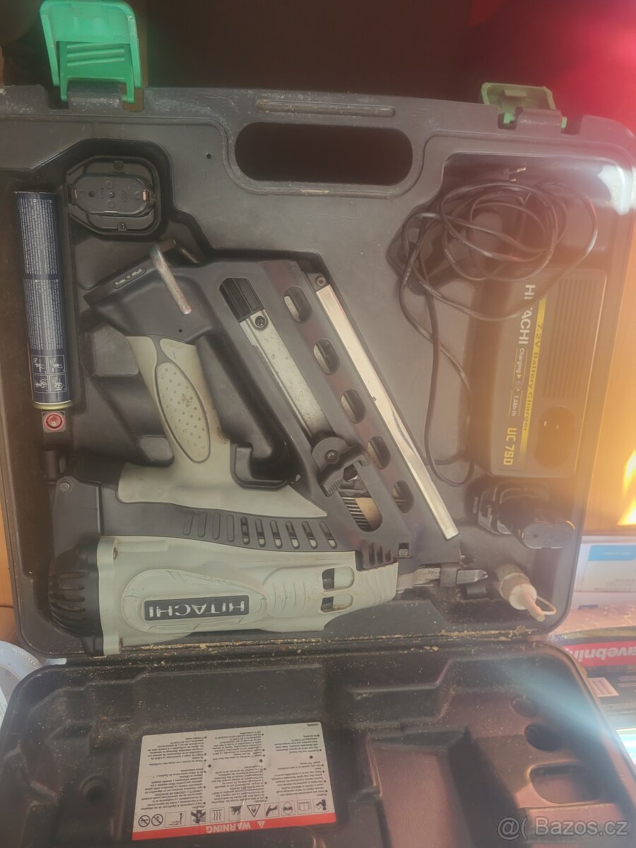 Hrebikovac Hitachi na plynové bonbicky