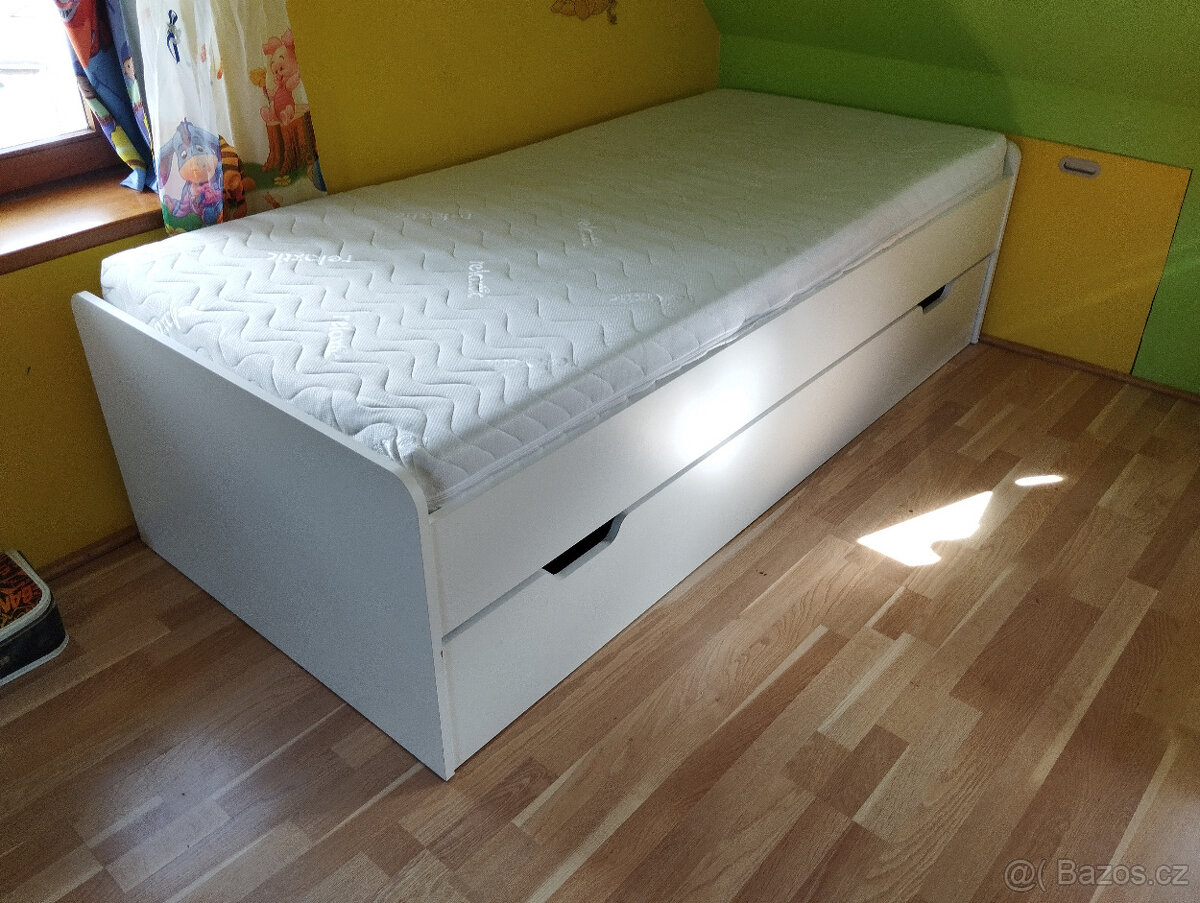 Sleva Prodám postel s výsuvným šuplíkem na druhé lůžko