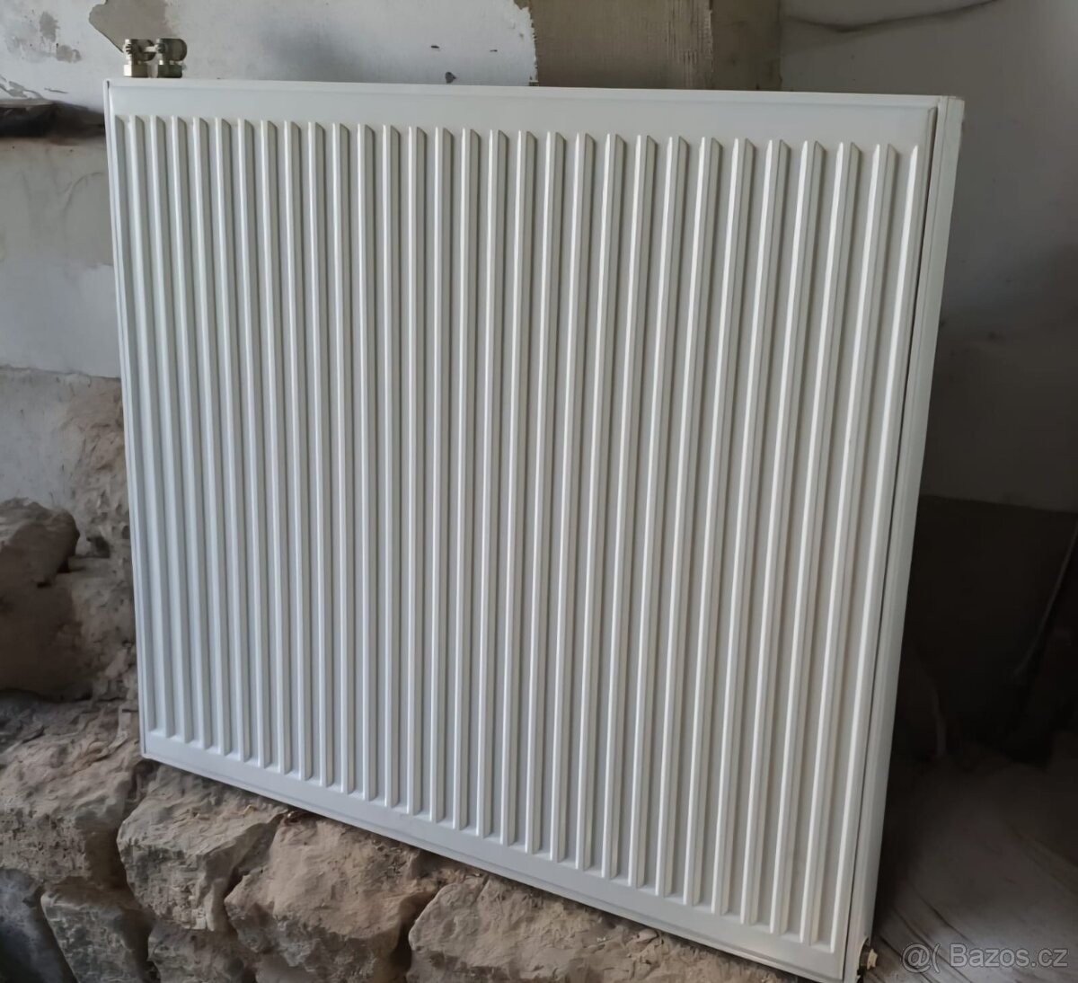 Deskový radiátor 1000x950x60mm/1250w v perfektním stavu