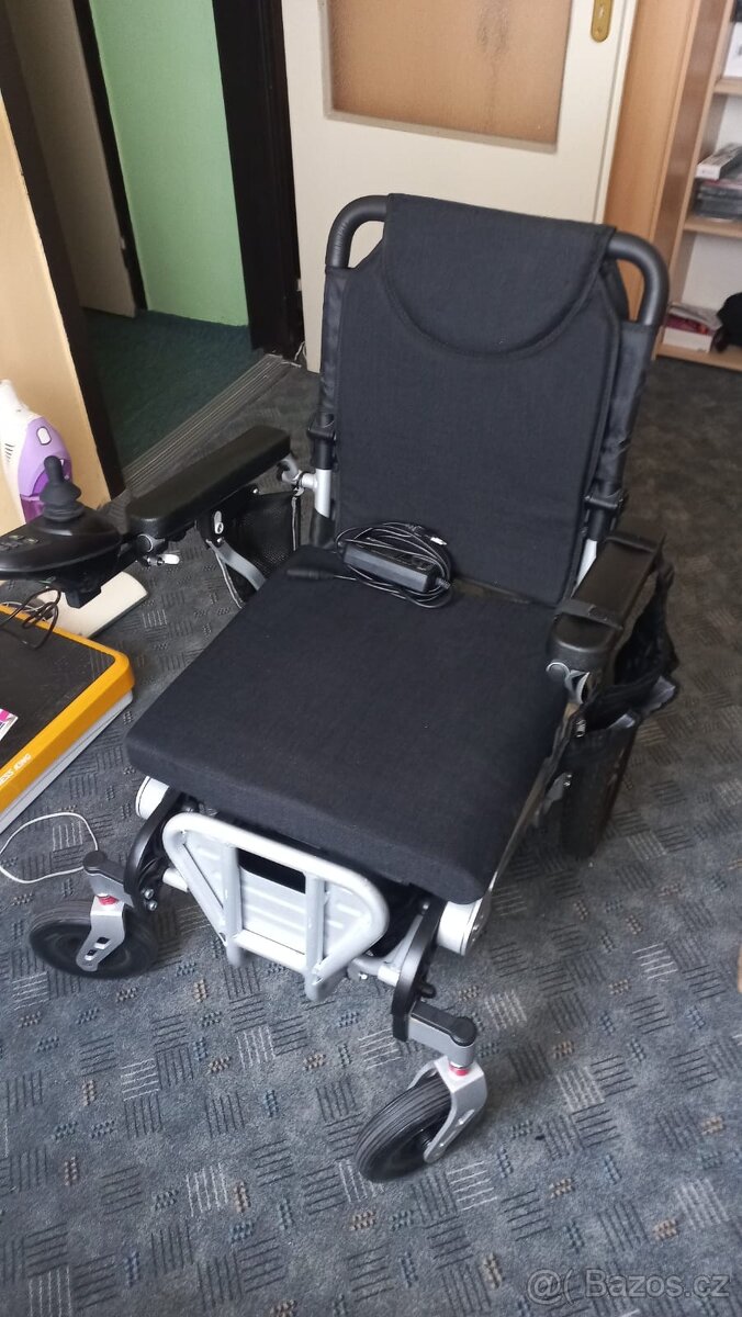 Elektrický invalidní vozík Hawkie 700W