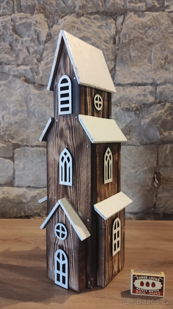 Vánoční dřevěná dekorace - domeček, kostel