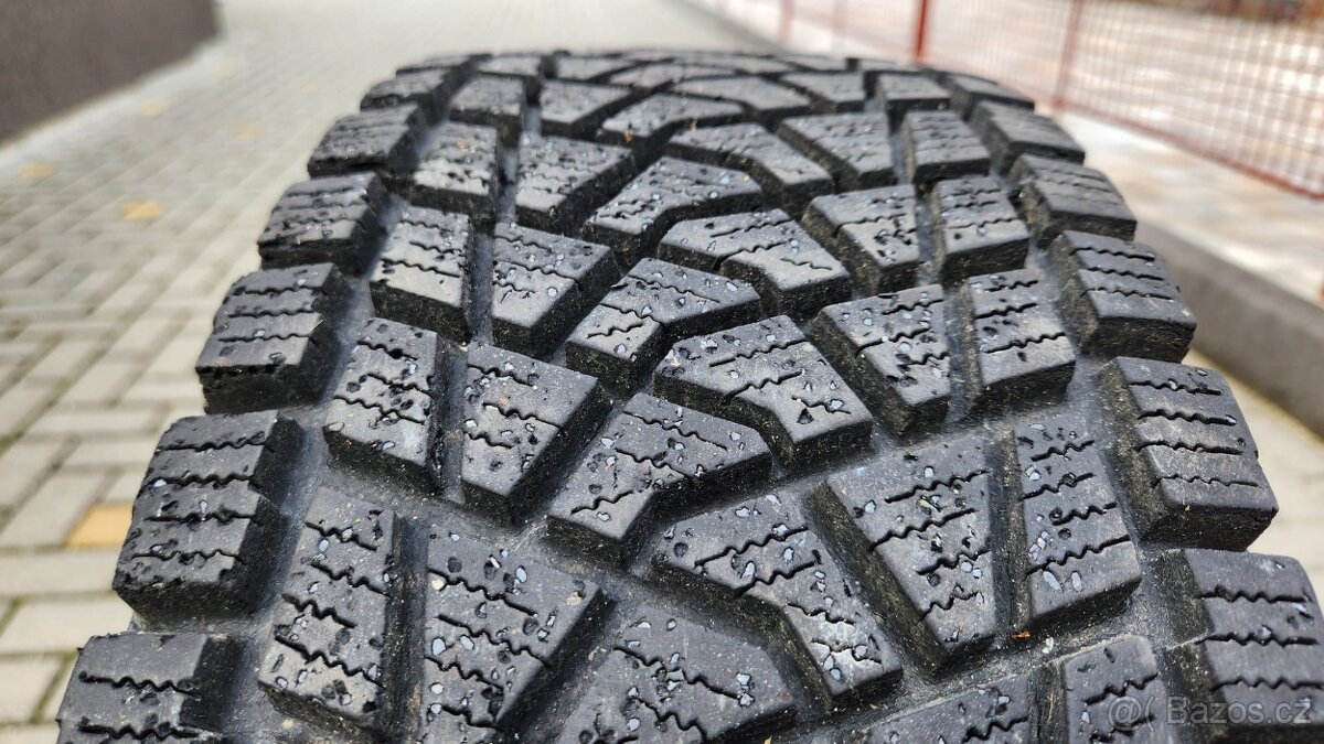 Prodám zimní kola 215/65 - 16
