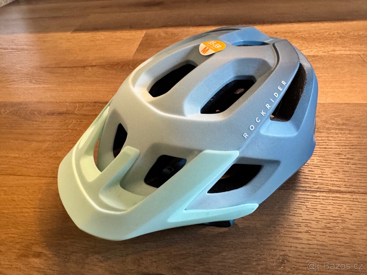 Nová cyklistická helma Rockrider Decathlon