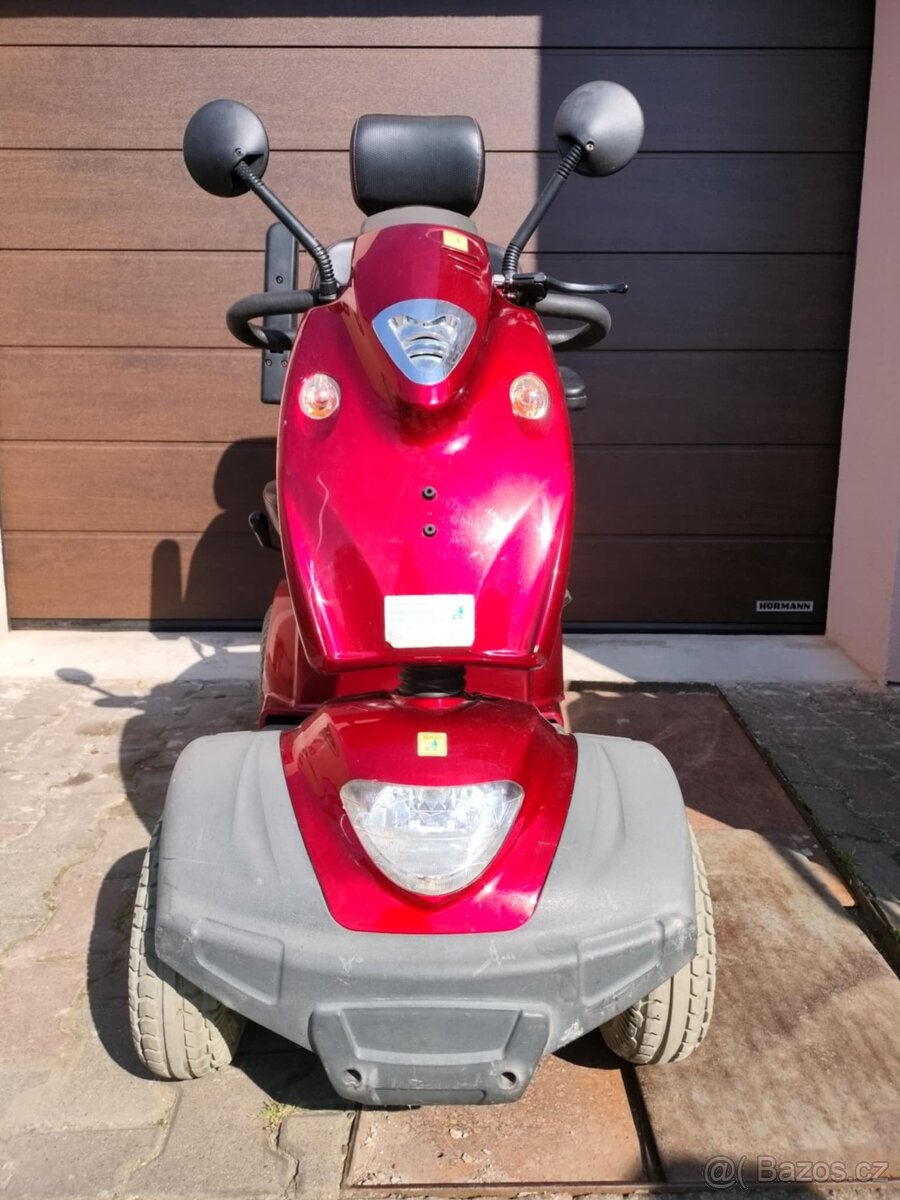 Čtyřkolový elektrický skútr