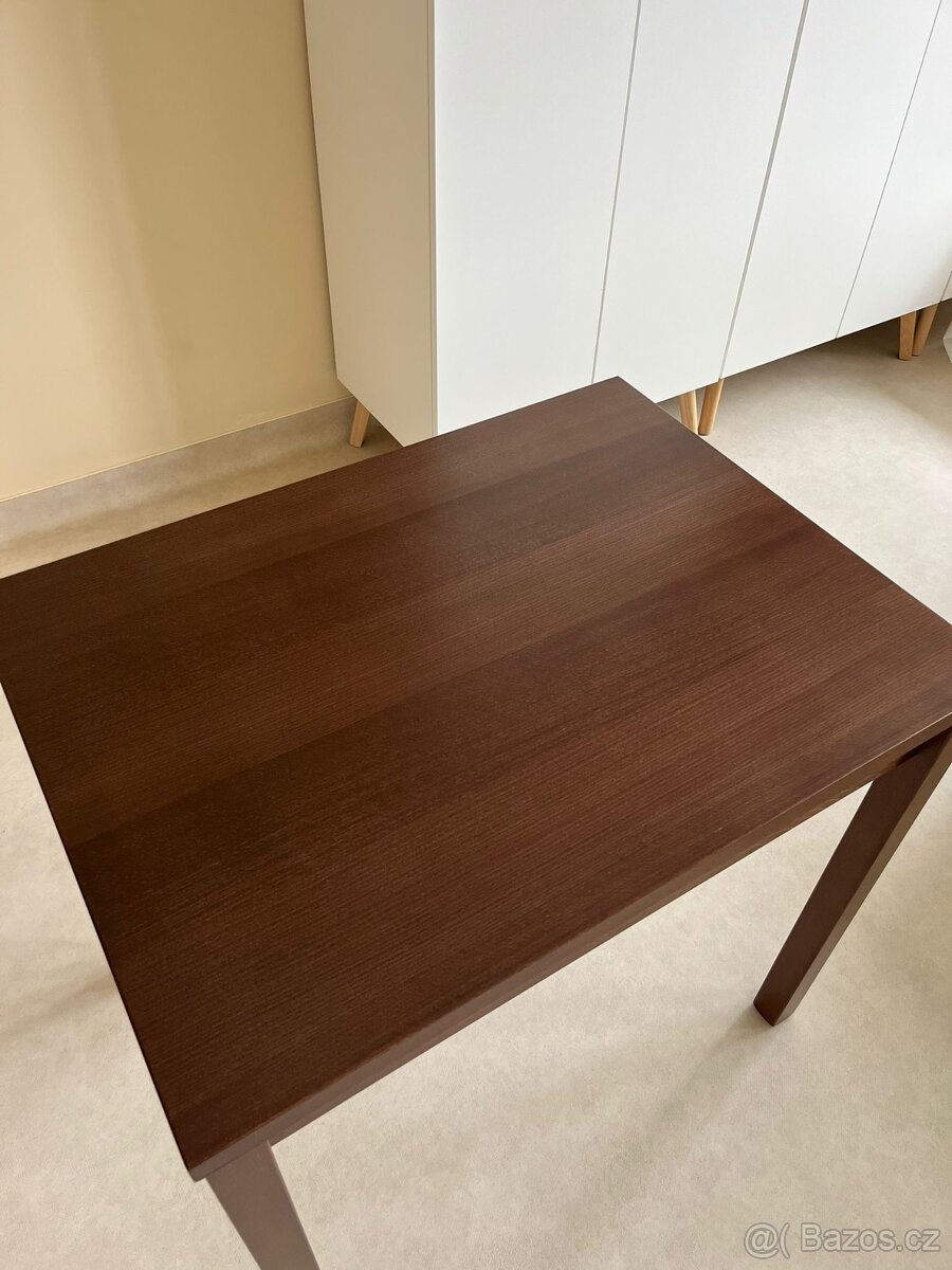 Jídelní stůl TON