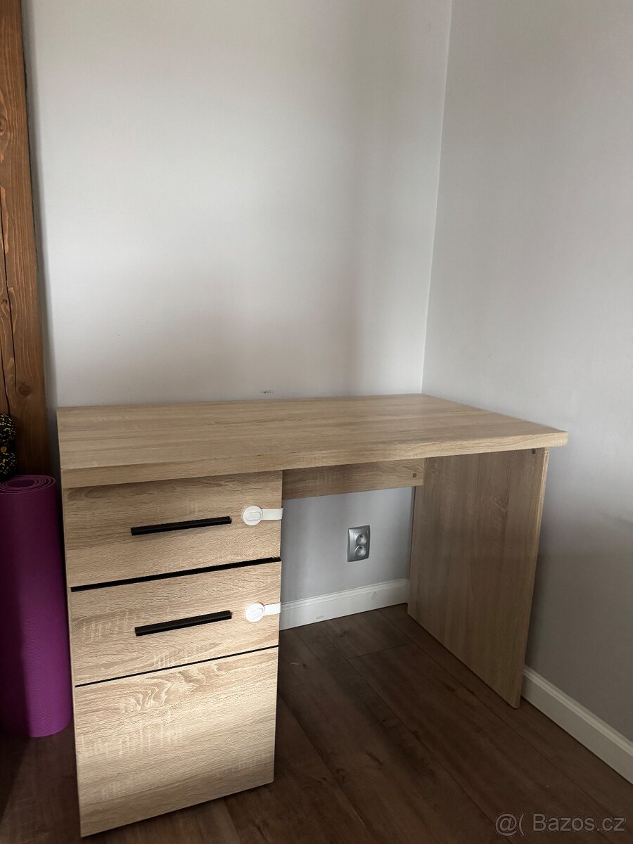 Psací/kancelářský stůl